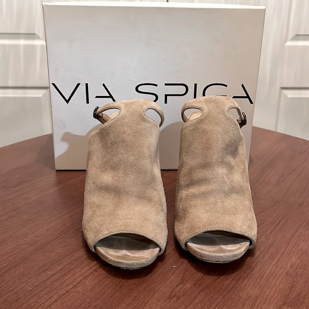 Via Spiga V-Prim, Light Camel Suede Block Heeled Ankle Strap Sandals, Size 8.5